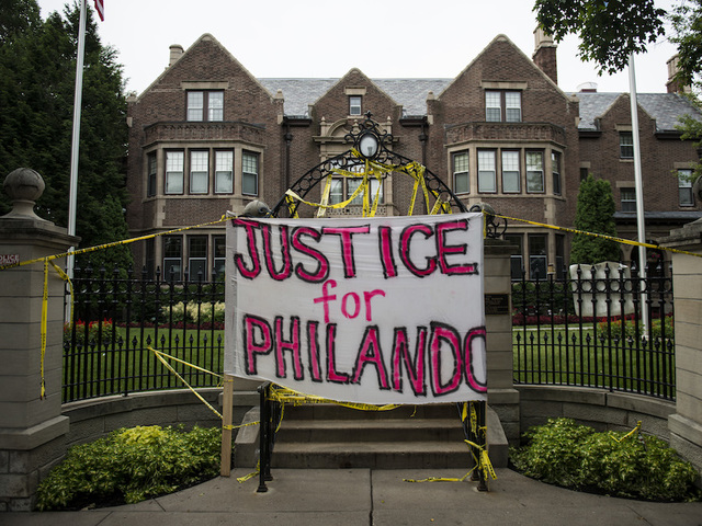 Minnesota officer to appear in court in fatal shooting