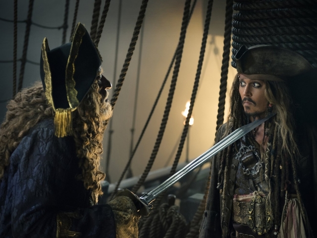 'Pirates 5' Sails to $77M Holiday Opening, 'Baywatch' Bombs