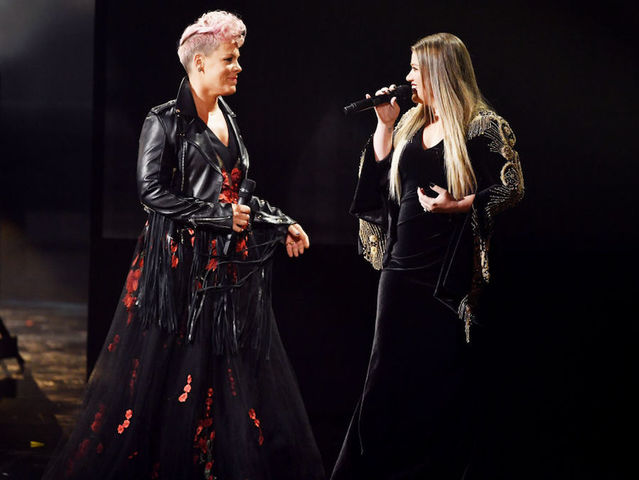 Kelly Clarkson, Pink open American Music Awards Kelly Clarkson, Pink open American Music Awards