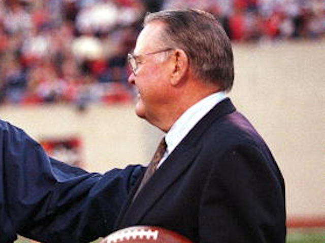 Keith Jackson, Legendary 'Whoa, Nelly!' Sportscaster, Dies at 89