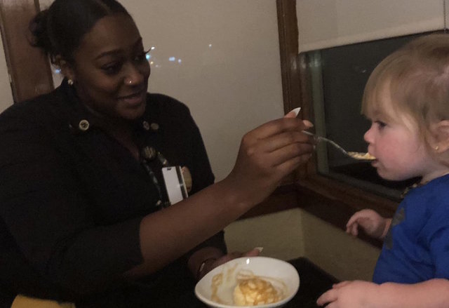 A kind waitress helped feed a fussy toddler so the mom could actually enjoy her dinner